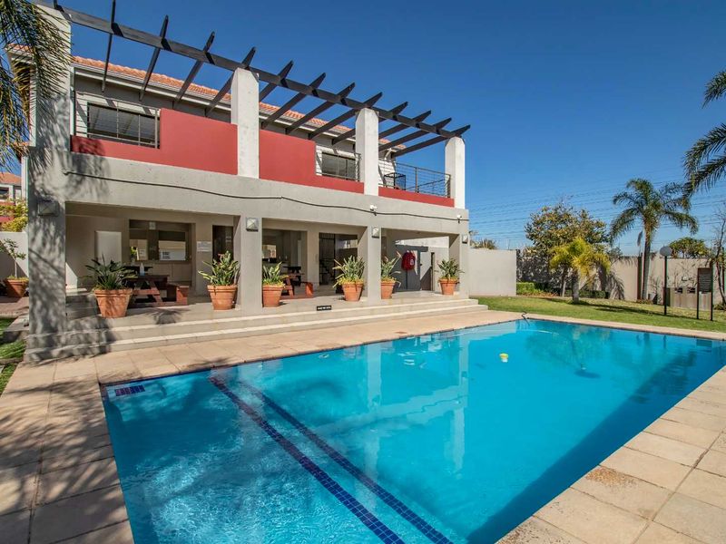 Amazing views and stylish apartment in Barbeque Downs - Photo 3