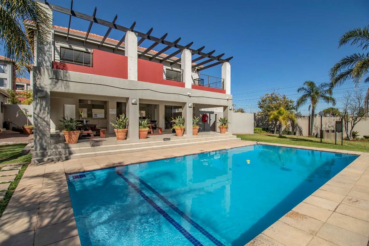 Amazing views and stylish apartment in Barbeque Downs - Photo 3