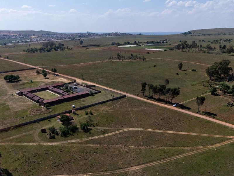 Spacious Stand with Endless Potential - Photo 7