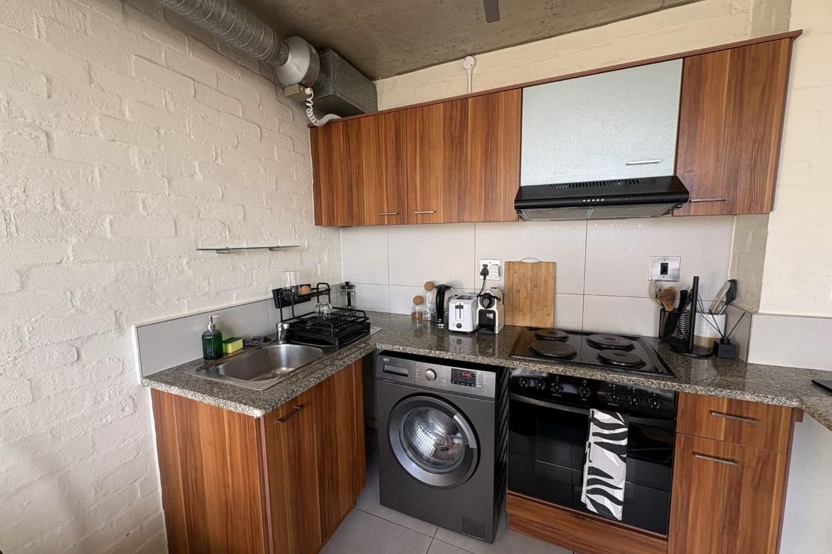 Modern Industrial Apartment with Ocean & Harbour Views | The Hub, Woodstock - Photo 4