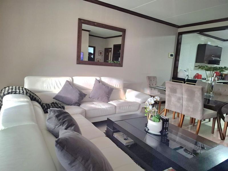 Live in the centre of it all- before it's all gone - Photo 6