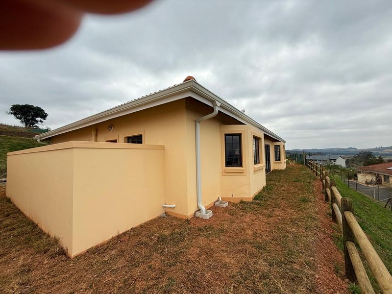 Move-In Ready 3-Bedroom Home with Enclosed Patio & Scenic Views in Eagle Ridge Estate, Howick. - Photo 6