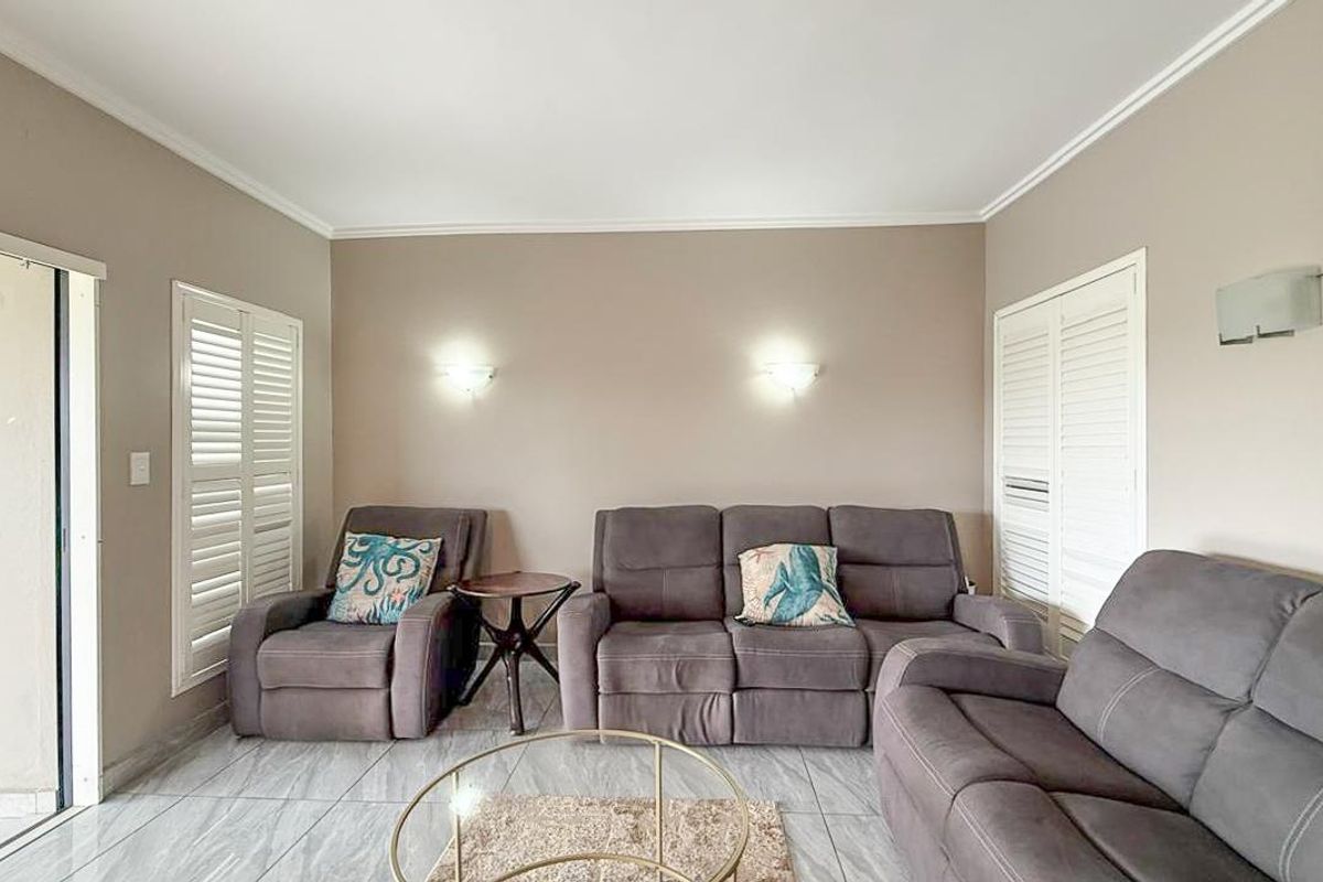 Two bedroom Apartment - Photo 2