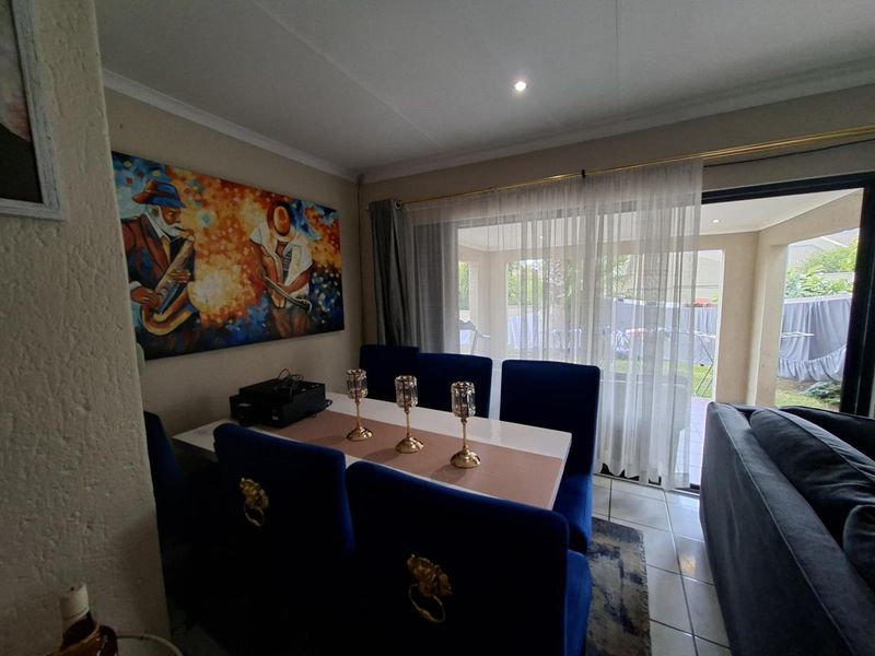 3 Bedroom/2 Bathroom Townhouse with wrap around garden - Photo 7