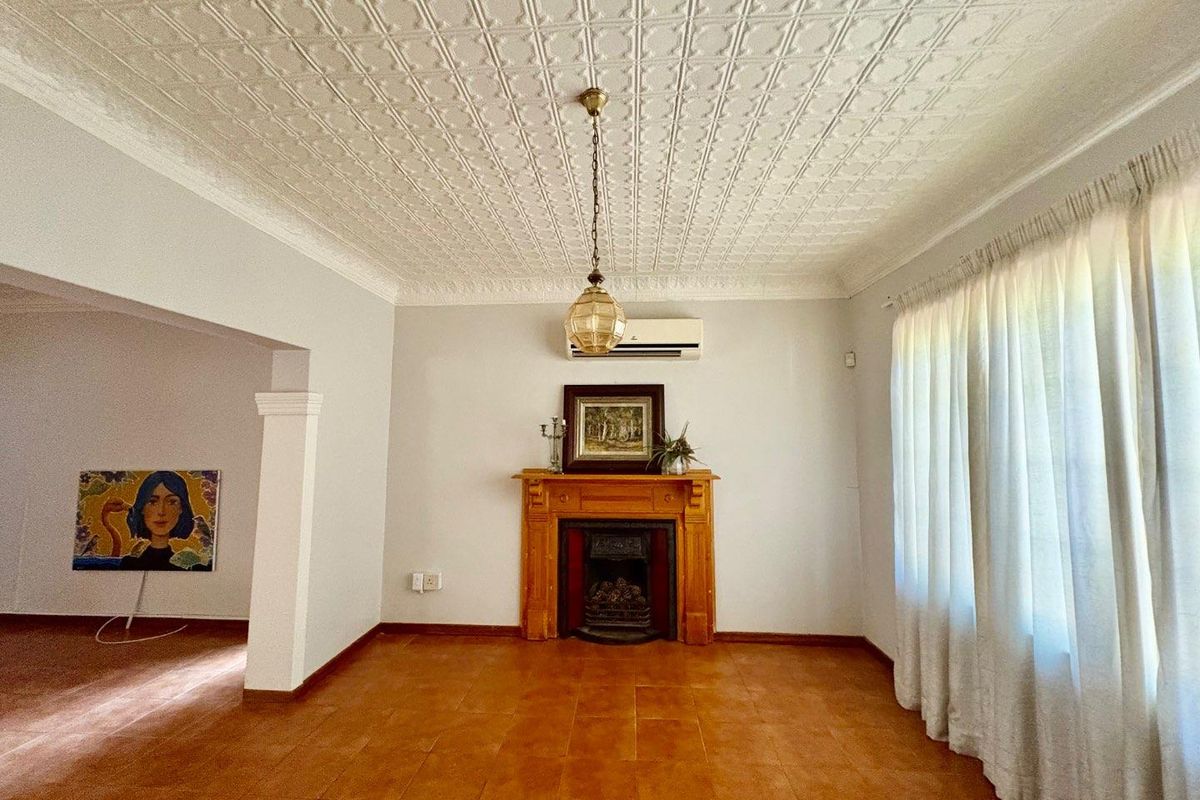 SPACIOUS  FAMILY RETREAT IN THE HEART OF WESTDENE - Photo 3