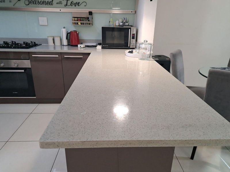 Modern 2-Bedroom Apartment in Secure Carlswald Complex with Balcony. - Photo 9