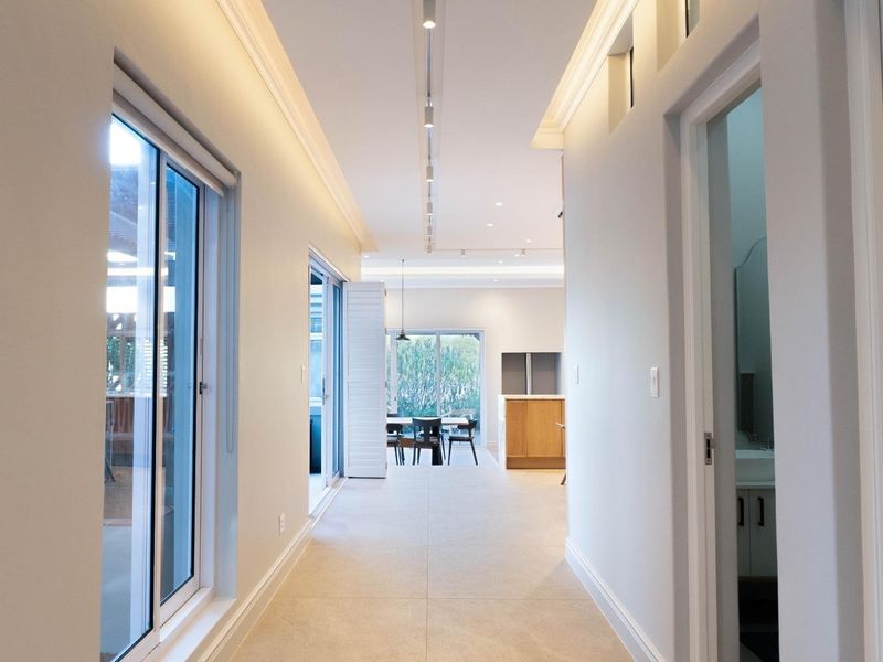 Waterfront Grandeur: A Sanctuary of Luxury in Val de Vie Estate - Photo 4
