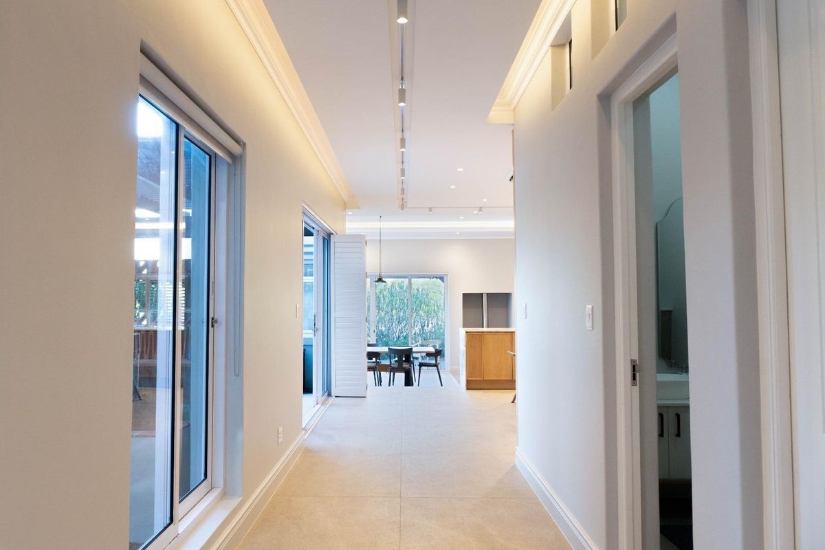 Waterfront Grandeur: A Sanctuary of Luxury in Val de Vie Estate - Photo 4