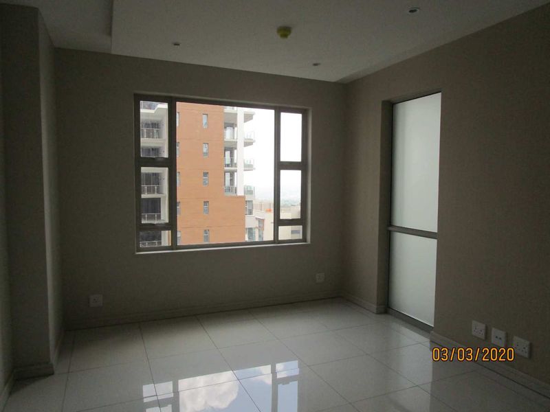 STUPENDOUS ULTRA MODERN 2 BED LUXURY APARTMENT  IN ROSEBANK - Photo 3