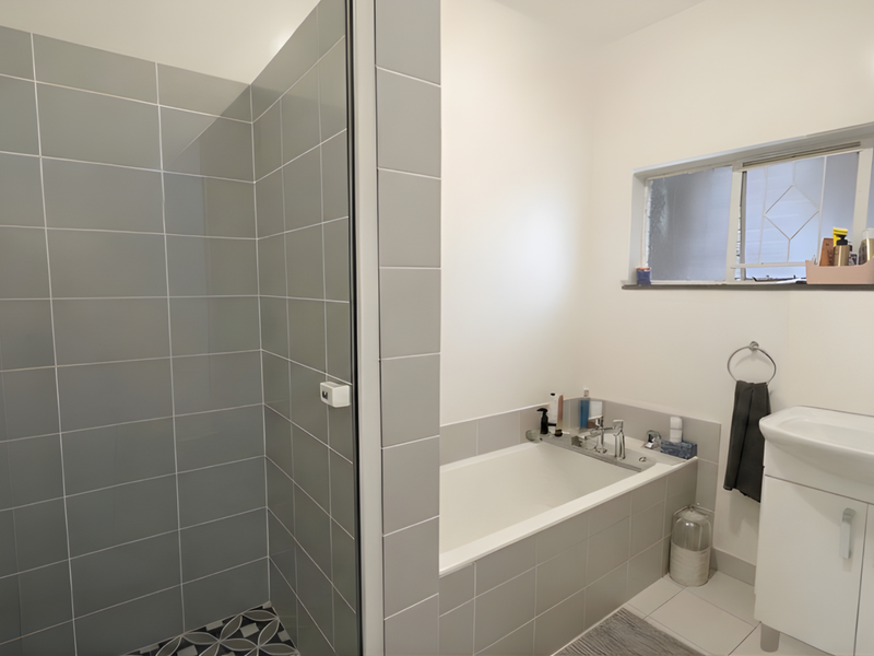 Charming Ground Floor Apartment in Melrose Gardens - Photo 9