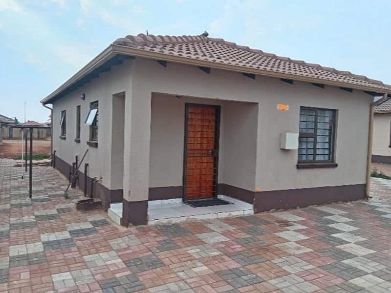 EXCLUSIVE | MODERN LUXURY WITH BIOMETRIC SECURITY – ACT FAST This is not just a home — it is a statement of secure, modern living in the heart of Dawn Park. - Photo 3