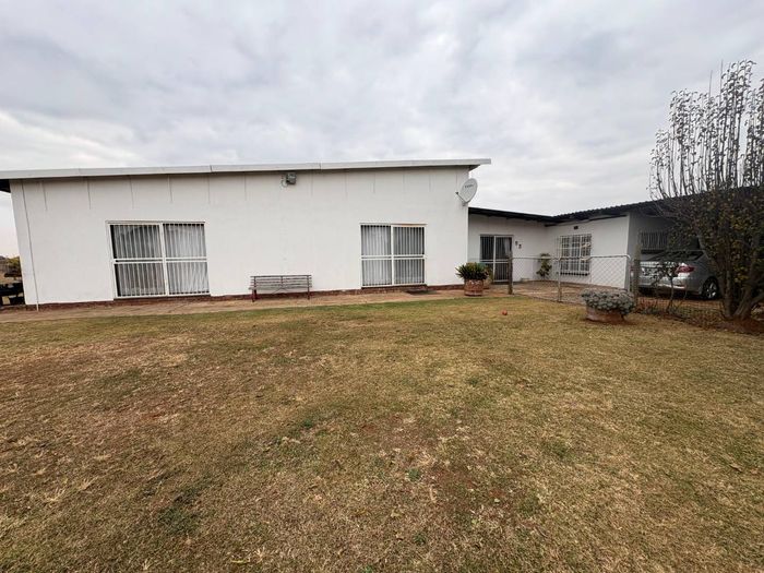 Property #2504302, Small Holding For Sale in Valley Settlements AH