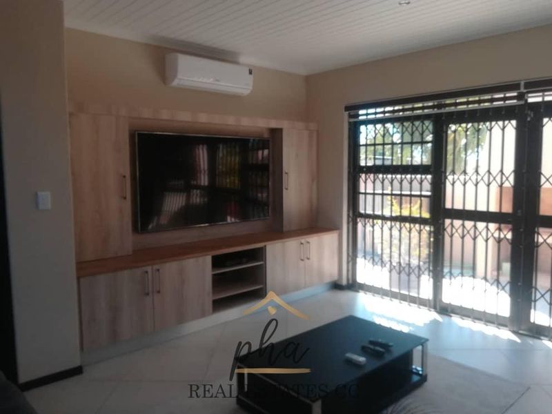 LUXURY 4 BEDROOM HOUSE - TSUMEB - Photo 3