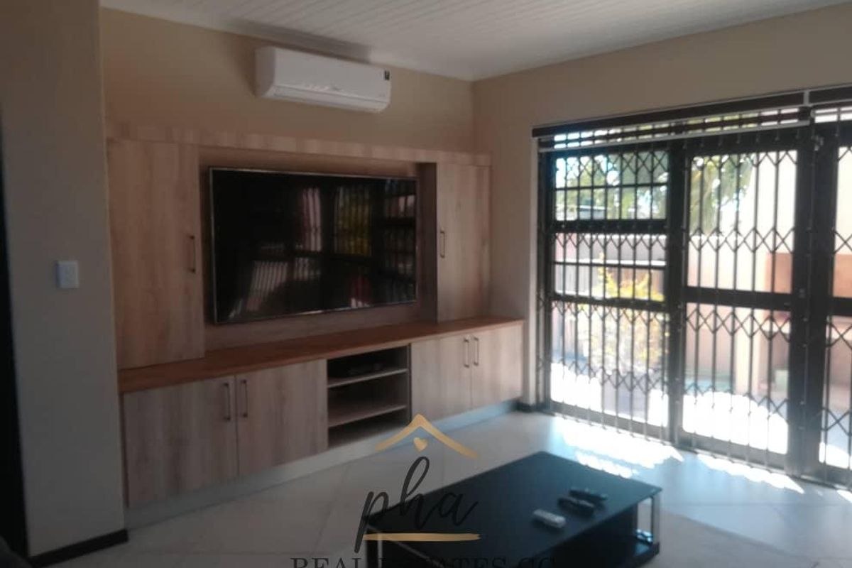 LUXURY 4 BEDROOM HOUSE - TSUMEB - Photo 3