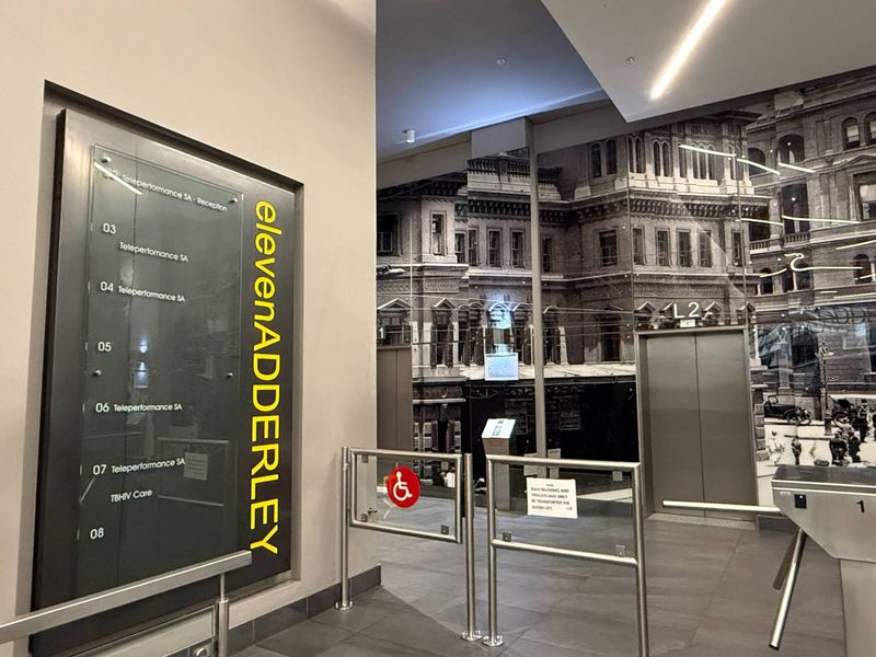 Move in ready 3149m2 office to let - Photo 2