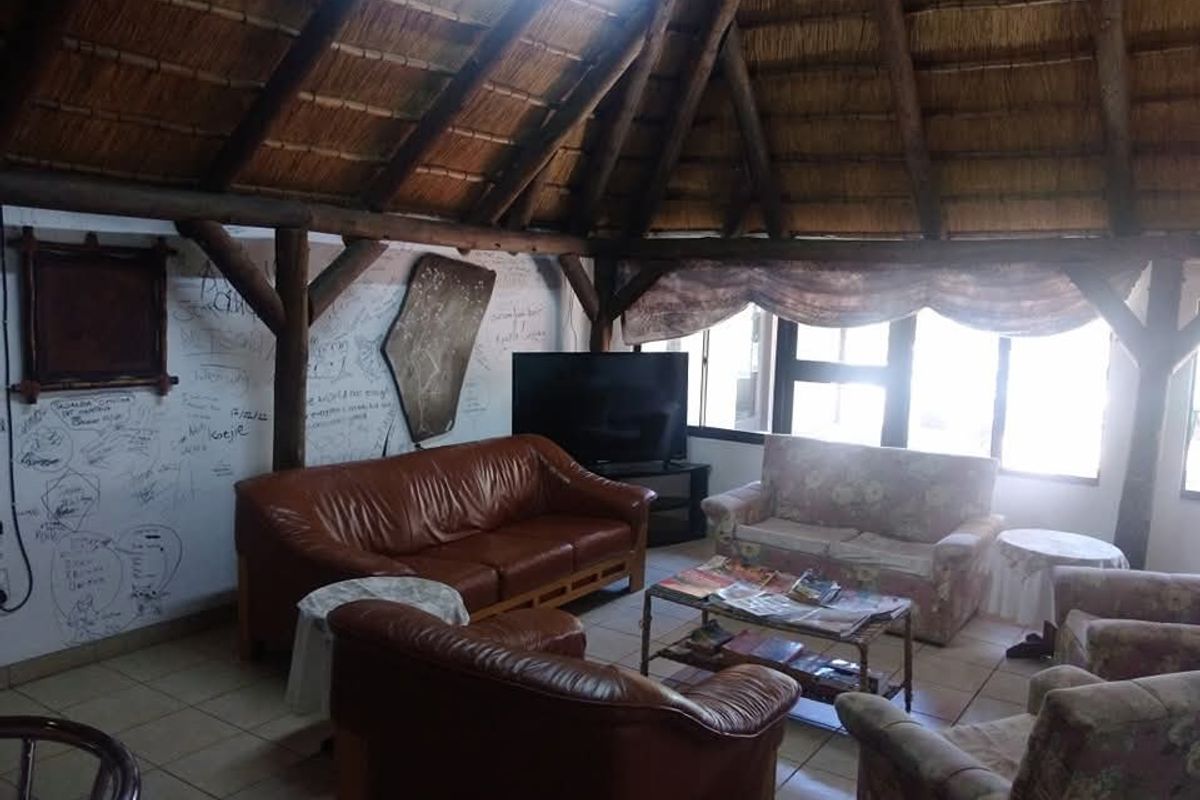 This beautiful smallholding is situated about 10km North of Okahandja on the Hochveld Road. This property truly does have it all, and then some...... - Photo 4