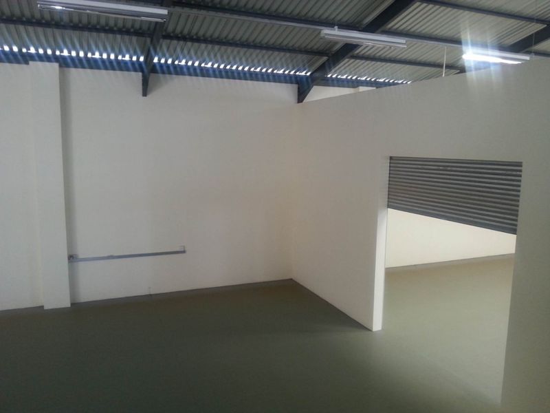 Warehouse to let Northern Industrial- Street Front - Photo 4