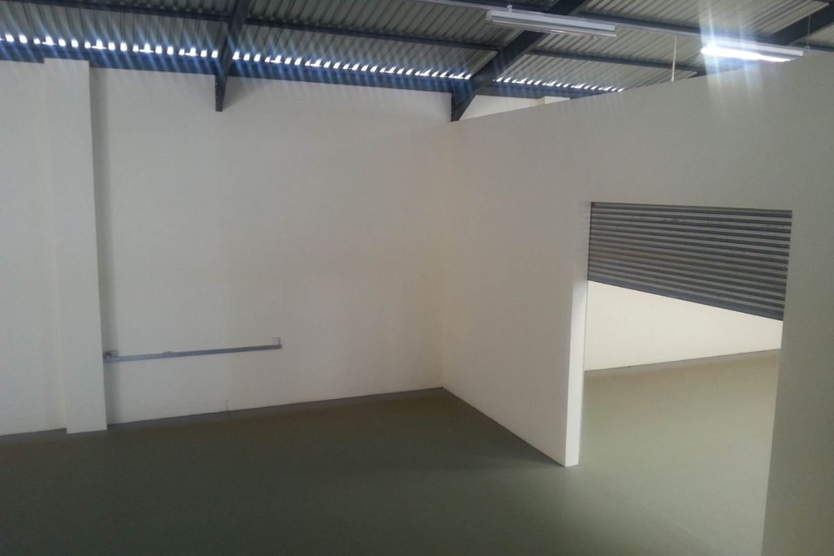 Warehouse to let Northern Industrial- Street Front - Photo 4