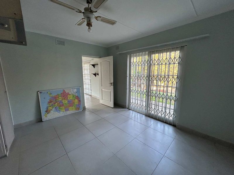 Charming 1-Bedroom Cottage with Private Garden! - Photo 7