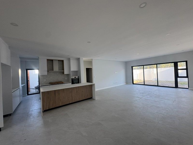 4 Bedrooms, Study Nook & Spacious Open-Plan Living in Sandown, Cape Town - Photo 10