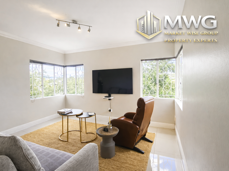 🔥 Eros Hillside Gem With Breathtaking City Views! 🔥 - Photo 5