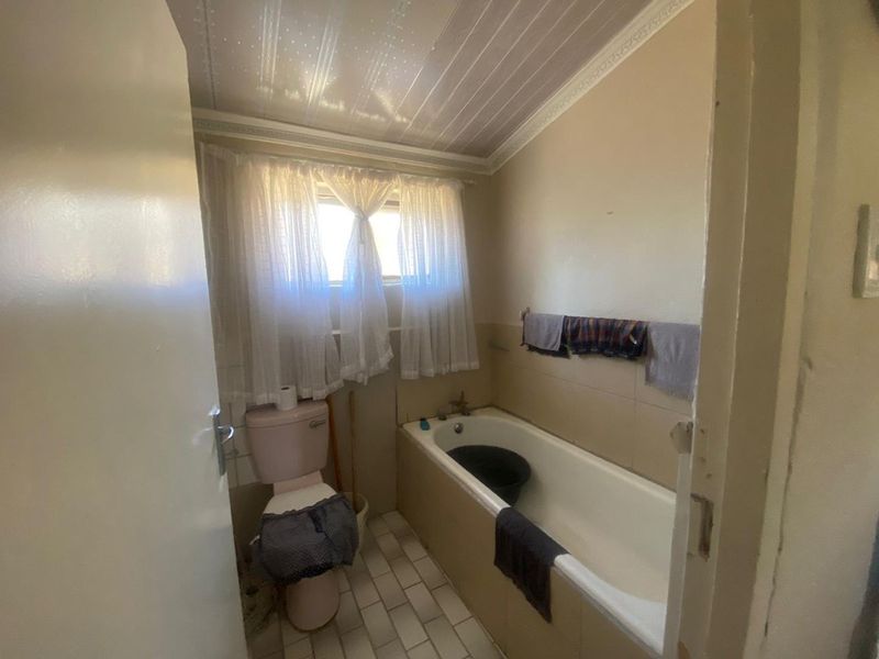 2 Bedroom House for Sale in Umlazi H Section - Photo 8
