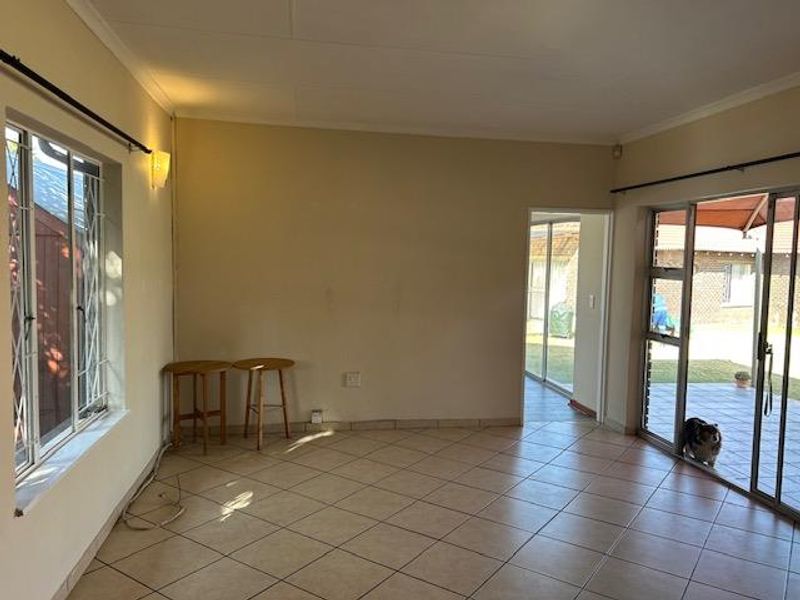 Garden Cottage For Rent in Brackenhurst - Photo 4