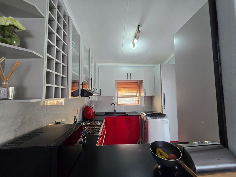 Lock-up-and-Go in the beautiful Brett la Roche - Photo 7