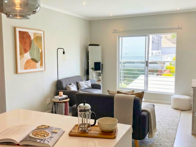 Luxury Living in Prestigious Morningside – Stylish 1-Bedroom Apartment - Photo 3