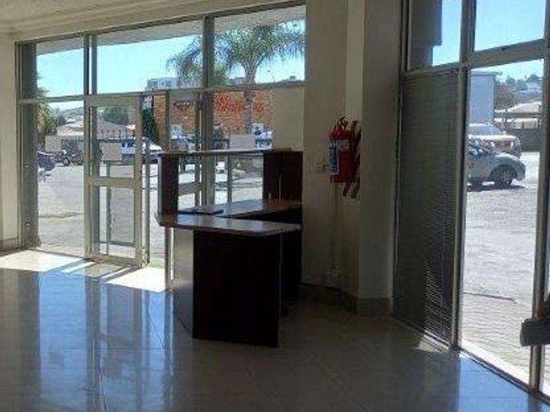 RETAIL SPACE TO LET – SOUTHERN INDUSTRIAL - Photo 1