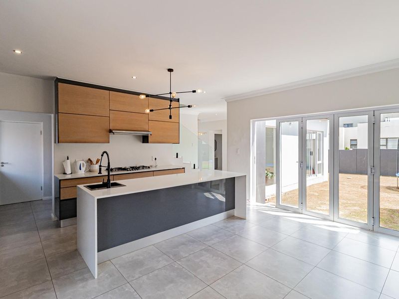 Luxury Living in a Secure and Sought-After Estate - Photo 10