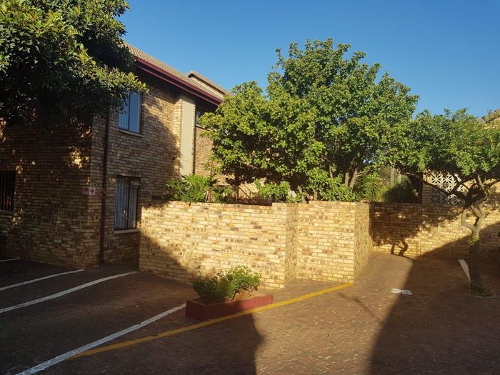Property #2157534, Apartment Pending Sale in Zwartkop Ext 7