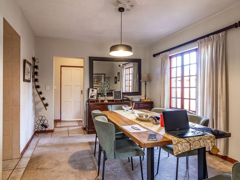 Newly Renovated 3 Bedroom Townhouse with Spacious Living Areas - Photo 9