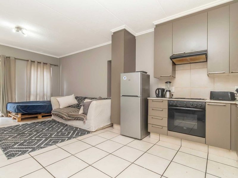 Investor’s Gem in The Matrix – Secure, Central & Income-Generating from Day One - Photo 9