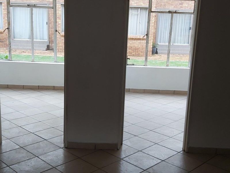 Ground Floor Apartment For Sale - Photo 8