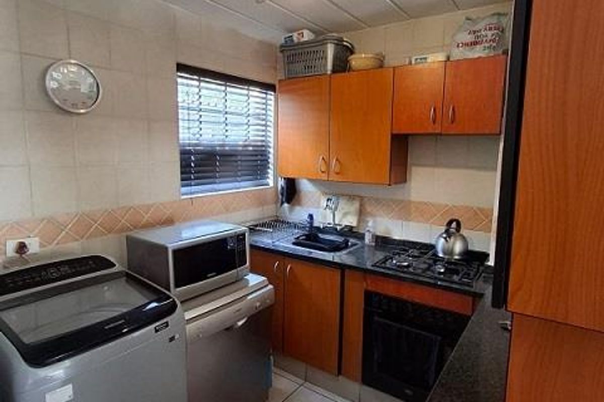 LIVE, PLAY, RELAX - Photo 4