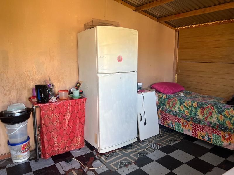 8 bedroom house neats a bit of TLC for student accomdatiomn - Photo 3