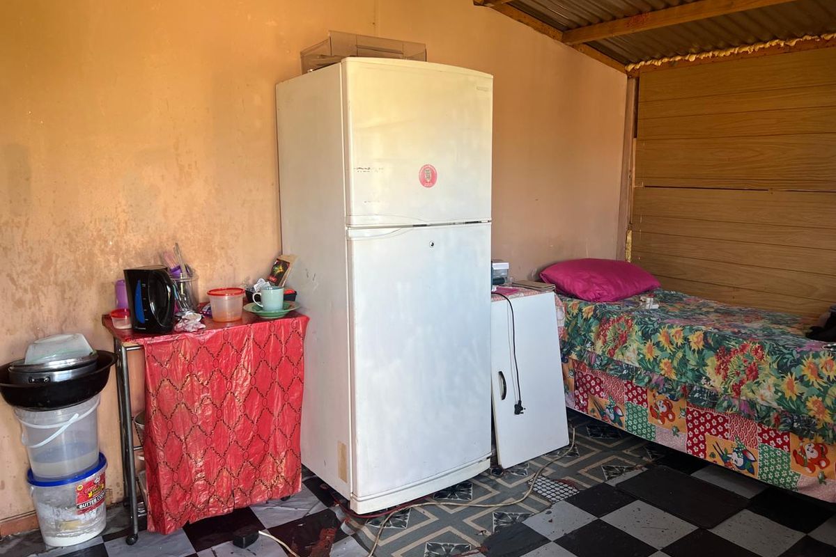 8 bedroom house neats a bit of TLC for student accomdatiomn - Photo 3