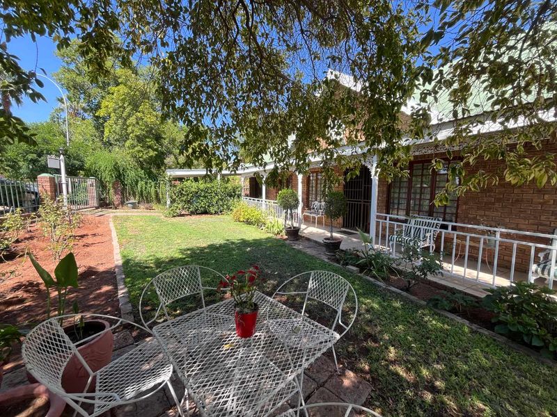 Elegant, Low-Maintenance Townhouse in Prime Keidebees - Photo 2