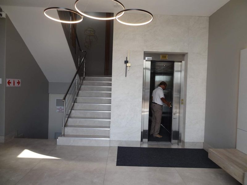 PRIME OFFICE SPACE TO RENT - Photo 2