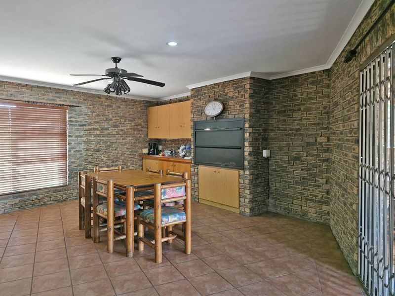 3 Bedroom Family home in Kleinbosch. - Photo 10