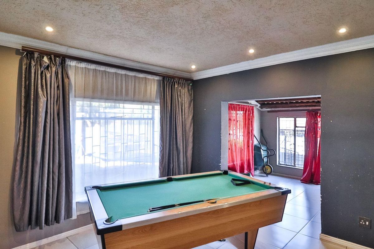 Dive Into Your Dream Home!! - Photo 3