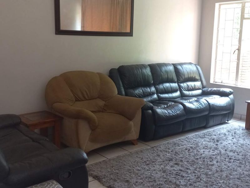 Call this 4 bedroom house your home! - Photo 3