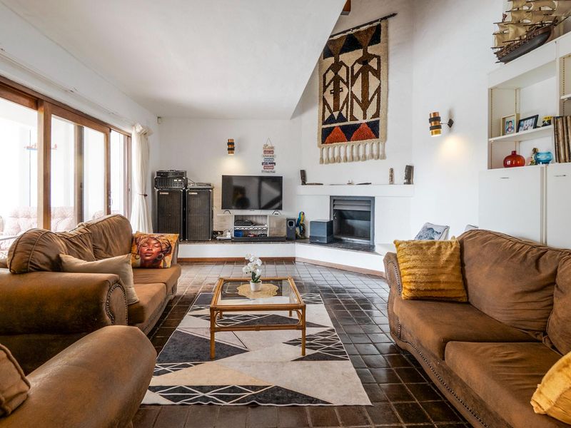 Unique family home - Photo 6