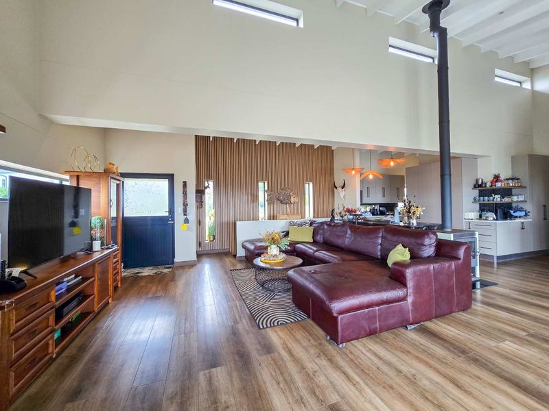 Upmarket family home for sale in Stilbaai Duine Estate. - Photo 4