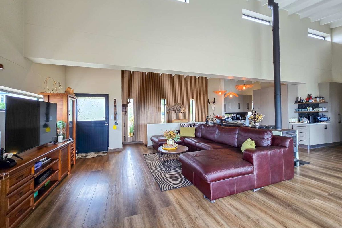 Upmarket family home for sale in Stilbaai Duine Estate. - Photo 4