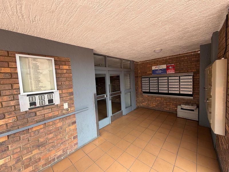 Spacious 3-Bedroom Apartment in Rietfontein for Sale - Photo 5