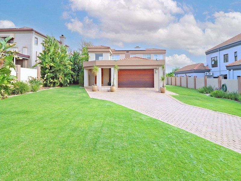 4 Bedroom - Beautiful Views - Photo 3