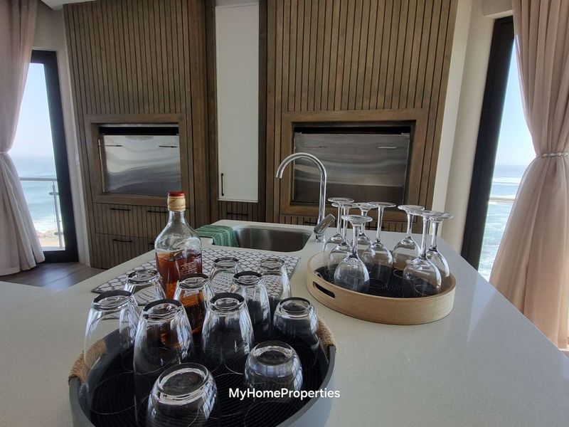 Sophisticated luxury penthouse with uninterrupted ocean views - Photo 2