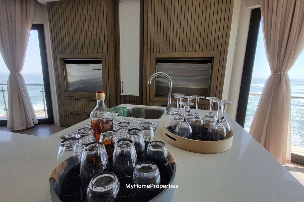 Sophisticated luxury penthouse with uninterrupted ocean views - Photo 2